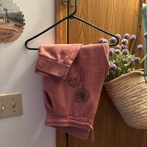 BECAUSE TEES CALISWEATPANTS